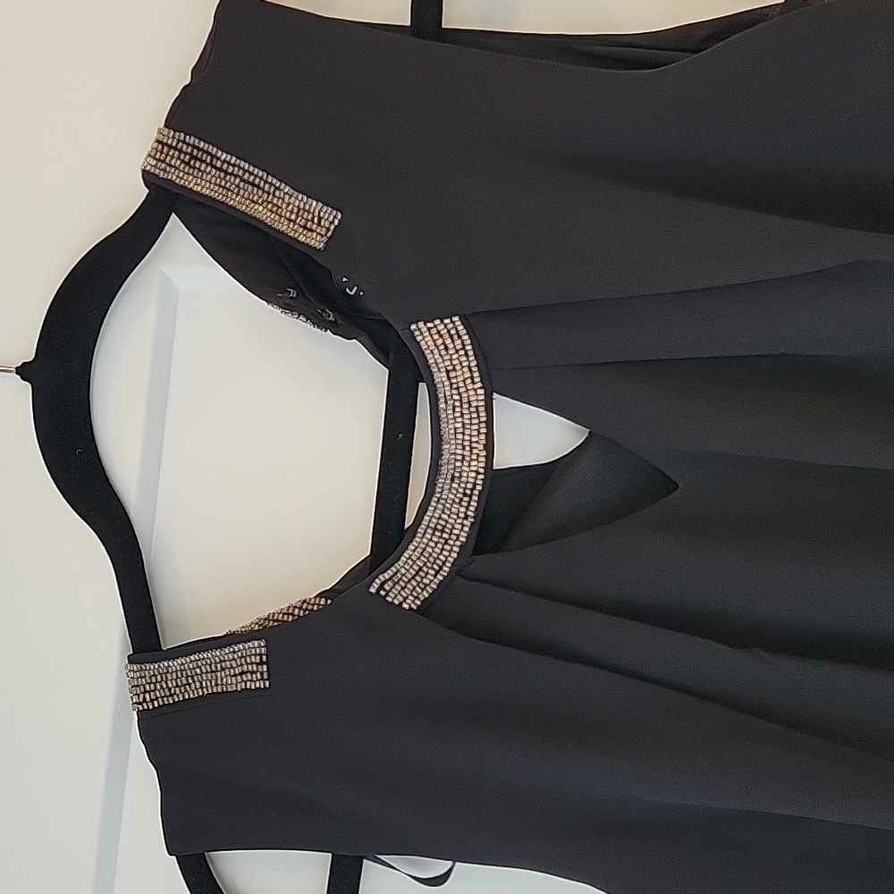 Dress - Picture 2 of 4
